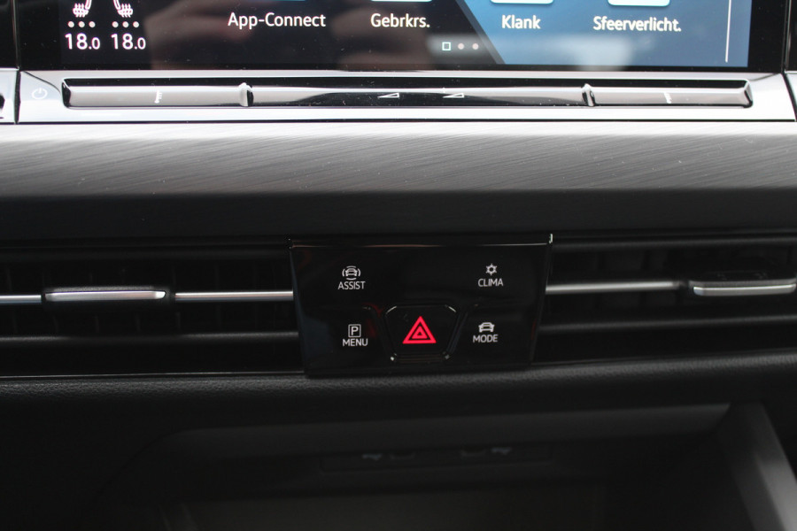 Volkswagen Golf 1.5 eTSI Style / Camera / Head-up / Virtual Cockpit / Leder&Alcantara / 17'' / Keyless / ACC / DAB / Full LED / Stoelverwarming