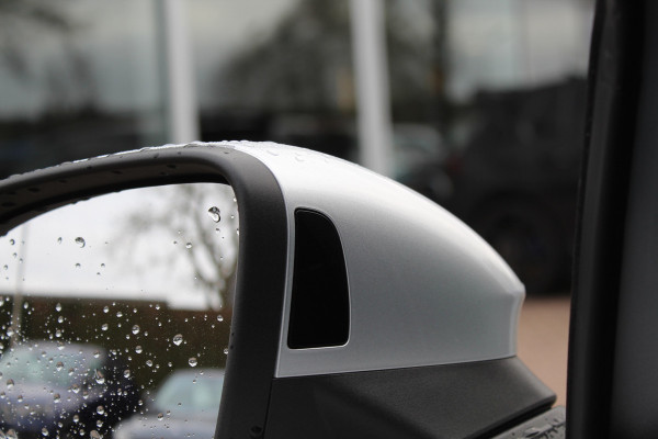 Volkswagen Golf 1.5 eTSI Style / Camera / Head-up / Virtual Cockpit / Leder&Alcantara / 17'' / Keyless / ACC / DAB / Full LED / Stoelverwarming