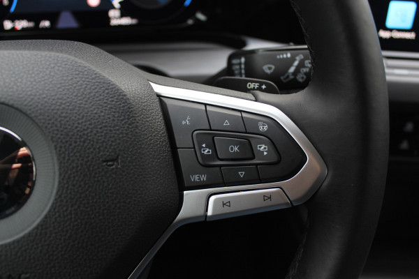 Volkswagen Golf 1.5 eTSI Style / Camera / Head-up / Virtual Cockpit / Leder&Alcantara / 17'' / Keyless / ACC / DAB / Full LED / Stoelverwarming