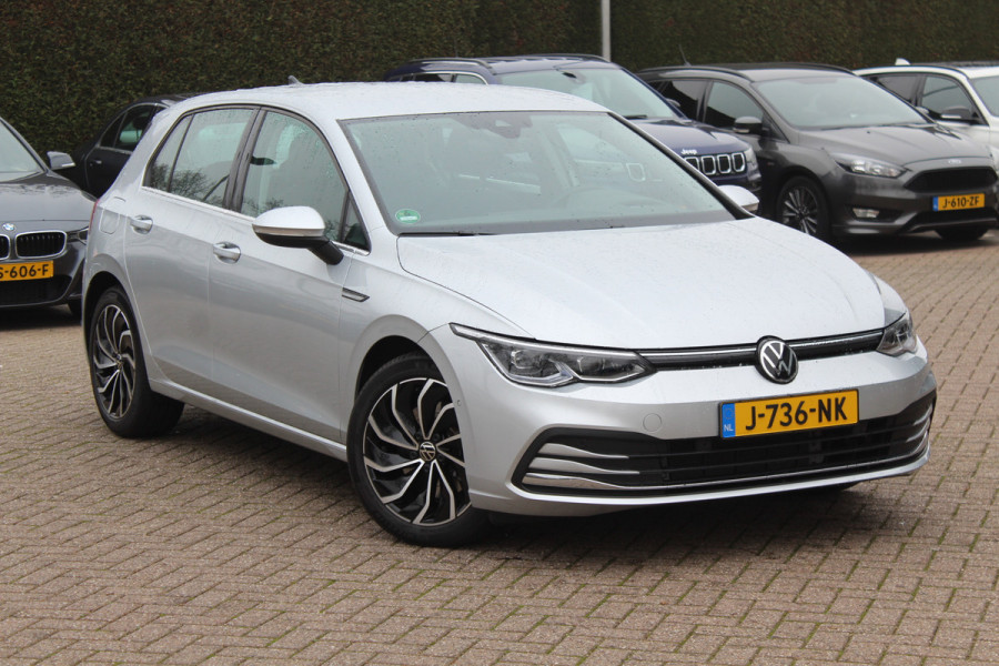 Volkswagen Golf 1.5 eTSI Style / Camera / Head-up / Virtual Cockpit / Leder&Alcantara / 17'' / Keyless / ACC / DAB / Full LED / Stoelverwarming