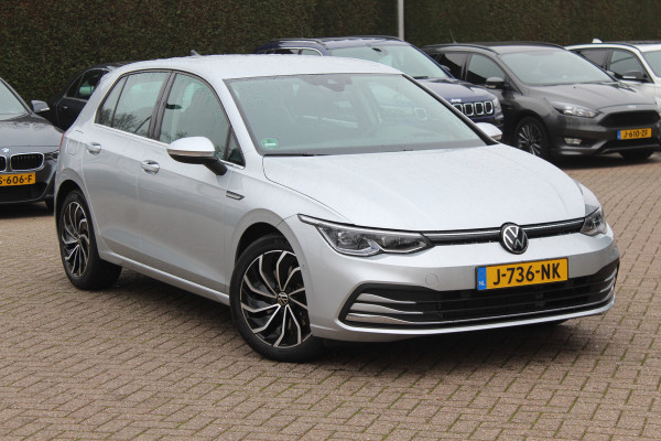 Volkswagen Golf 1.5 eTSI Style / Camera / Head-up / Virtual Cockpit / Leder&Alcantara / 17'' / Keyless / ACC / DAB / Full LED / Stoelverwarming