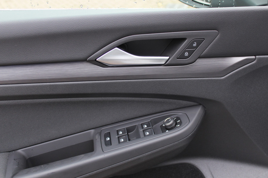 Volkswagen Golf 1.5 eTSI Style / Camera / Head-up / Virtual Cockpit / Leder&Alcantara / 17'' / Keyless / ACC / DAB / Full LED / Stoelverwarming
