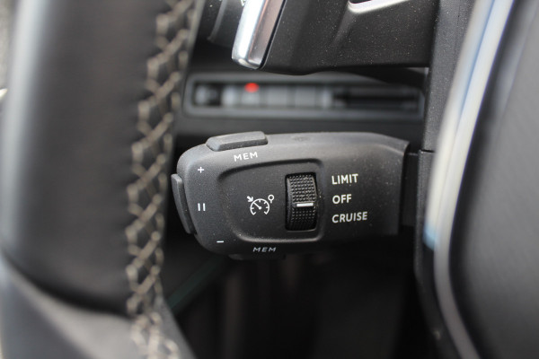 Peugeot 5008 1.2 Hybrid Allure Pack Business 7p. / Camera / Half leder / Navigatie / 18'' / Keyless / Dodehoek / Stoelverwarming / Cruise Control