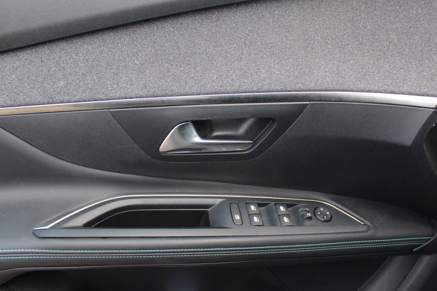 Peugeot 5008 1.2 Hybrid Allure Pack Business 7p. / Camera / Half leder / Navigatie / 18'' / Keyless / Dodehoek / Stoelverwarming / Cruise Control