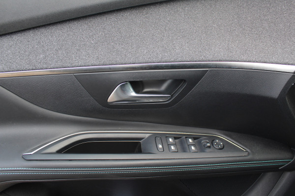 Peugeot 5008 1.2 Hybrid Allure Pack Business 7p. / Camera / Half leder / Navigatie / 18'' / Keyless / Dodehoek / Stoelverwarming / Cruise Control