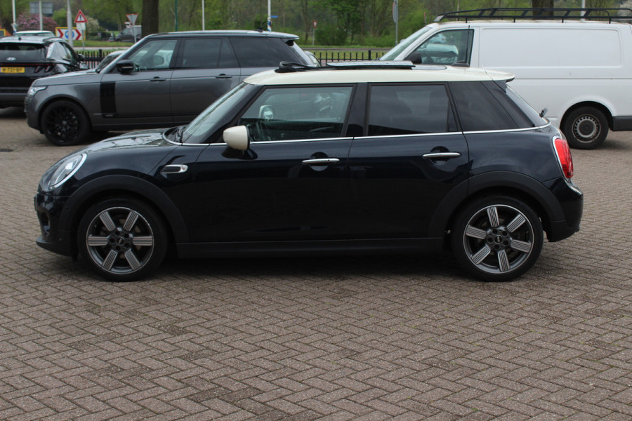 MINI Mini 1.5 Cooper 60 Years Edition / Panoramadak / Head-up / Leder / Harman Kardon / 17'' / Navigatie / DAB / Cruise Control