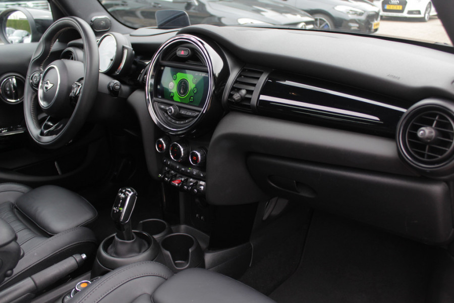 MINI Mini 1.5 Cooper 60 Years Edition / Panoramadak / Head-up / Leder / Harman Kardon / 17'' / Navigatie / DAB / Cruise Control