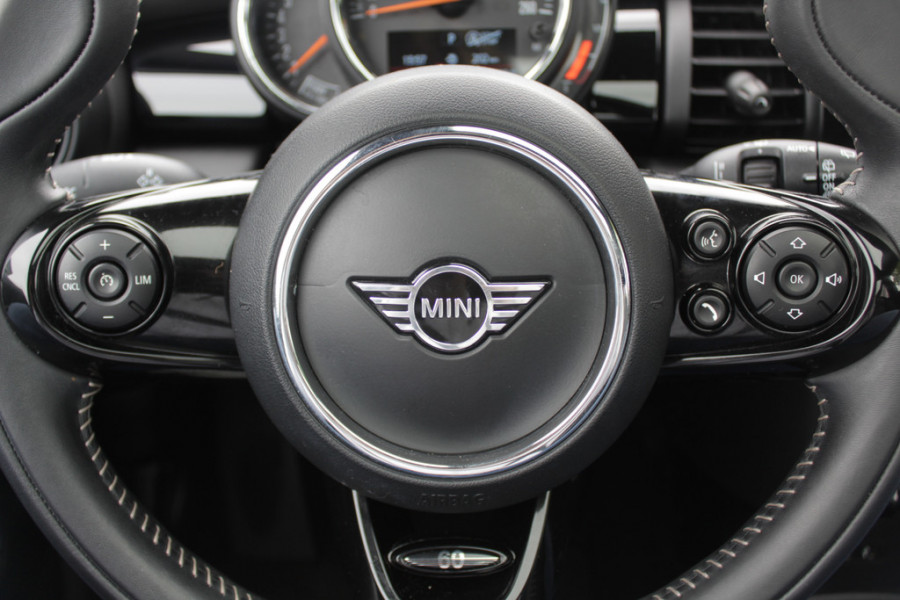 MINI Mini 1.5 Cooper 60 Years Edition / Panoramadak / Head-up / Leder / Harman Kardon / 17'' / Navigatie / DAB / Cruise Control