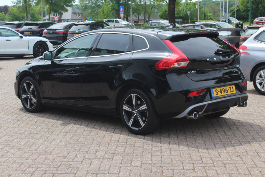Volvo V40 1.5 T2 Inscription R-Design / Panoramadak / Camera / Leder / Keyless / 17'' / Navigatie / Stoelverwarming / Cruise Control