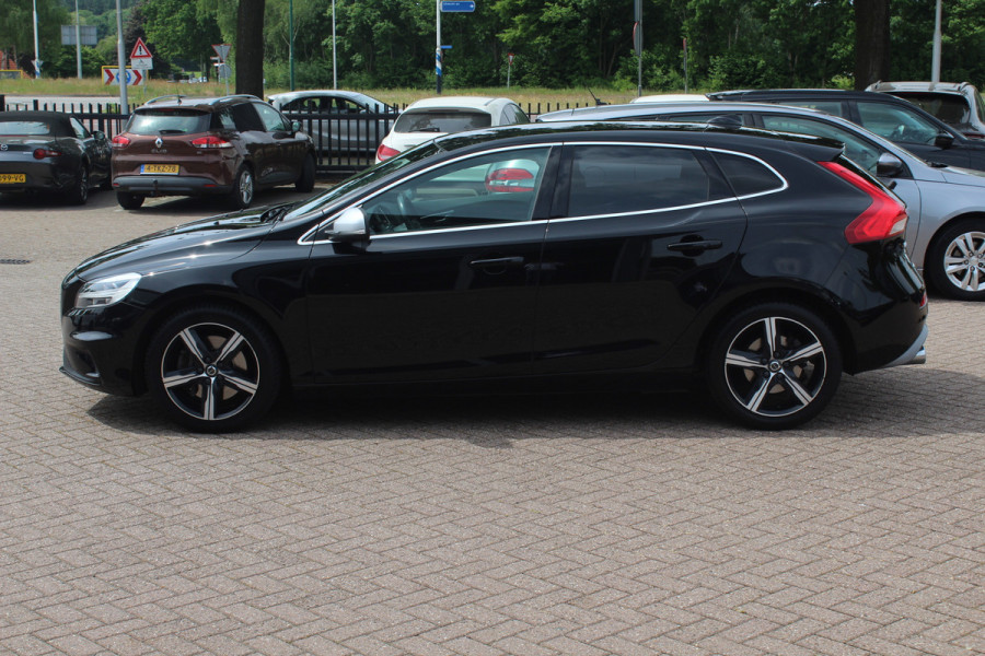 Volvo V40 1.5 T2 Inscription R-Design / Panoramadak / Camera / Leder / Keyless / 17'' / Navigatie / Stoelverwarming / Cruise Control