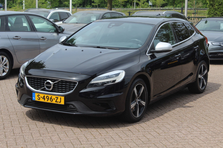 Volvo V40 1.5 T2 Inscription R-Design / Panoramadak / Camera / Leder / Keyless / 17'' / Navigatie / Stoelverwarming / Cruise Control