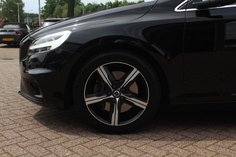 Volvo V40 1.5 T2 Inscription R-Design / Panoramadak / Camera / Leder / Keyless / 17'' / Navigatie / Stoelverwarming / Cruise Control