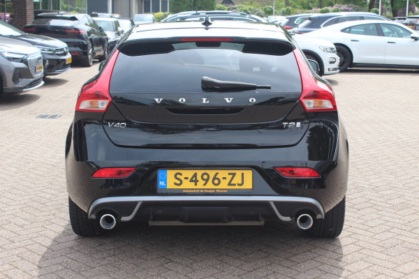 Volvo V40 1.5 T2 Inscription R-Design / Panoramadak / Camera / Leder / Keyless / 17'' / Navigatie / Stoelverwarming / Cruise Control
