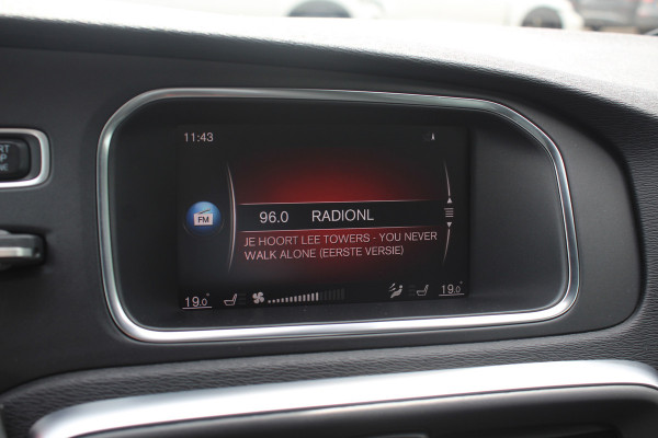 Volvo V40 1.5 T2 Inscription R-Design / Panoramadak / Camera / Leder / Keyless / 17'' / Navigatie / Stoelverwarming / Cruise Control