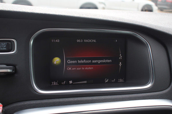Volvo V40 1.5 T2 Inscription R-Design / Panoramadak / Camera / Leder / Keyless / 17'' / Navigatie / Stoelverwarming / Cruise Control