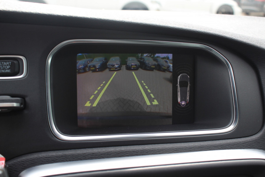 Volvo V40 1.5 T2 Inscription R-Design / Panoramadak / Camera / Leder / Keyless / 17'' / Navigatie / Stoelverwarming / Cruise Control