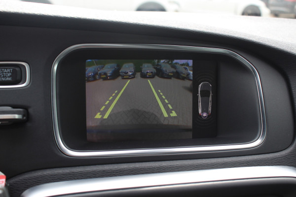 Volvo V40 1.5 T2 Inscription R-Design / Panoramadak / Camera / Leder / Keyless / 17'' / Navigatie / Stoelverwarming / Cruise Control
