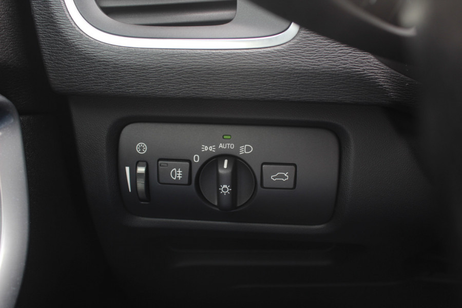 Volvo V40 1.5 T2 Inscription R-Design / Panoramadak / Camera / Leder / Keyless / 17'' / Navigatie / Stoelverwarming / Cruise Control