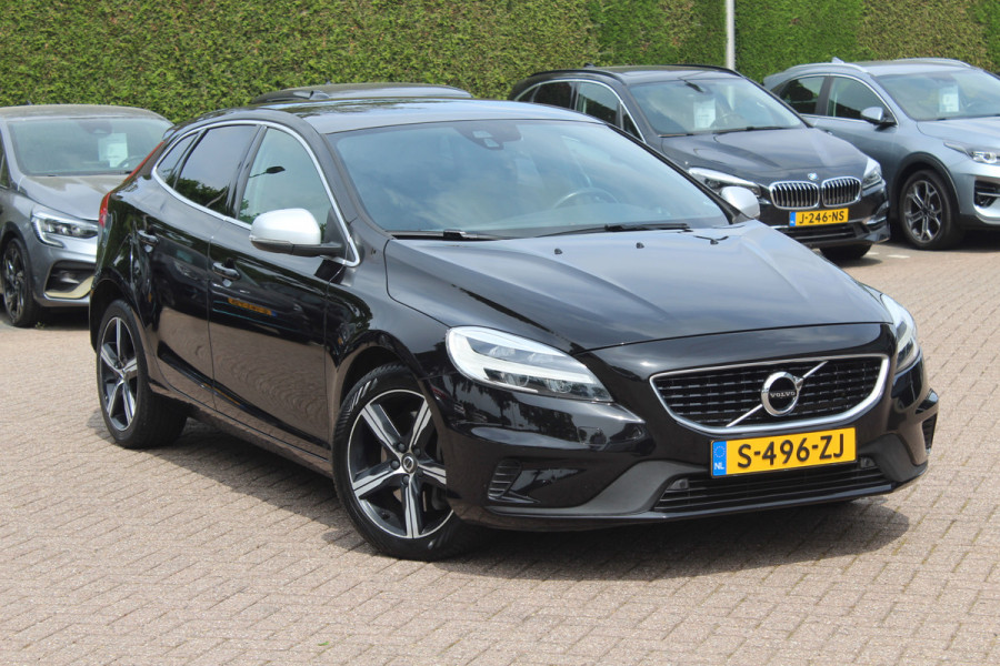 Volvo V40 1.5 T2 Inscription R-Design / Panoramadak / Camera / Leder / Keyless / 17'' / Navigatie / Stoelverwarming / Cruise Control