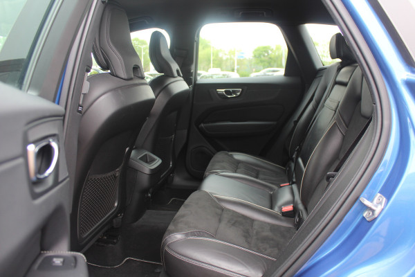 Volvo XC60 2.0 T4 R-Design / 360Camera / Leder&Alcantara / 20'' / Navigatie / Dodehoek / DAB / Cruise Control