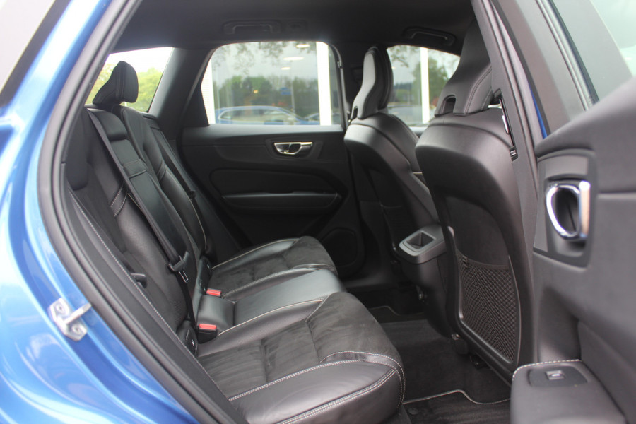 Volvo XC60 2.0 T4 R-Design / 360Camera / Leder&Alcantara / 20'' / Navigatie / Dodehoek / DAB / Cruise Control
