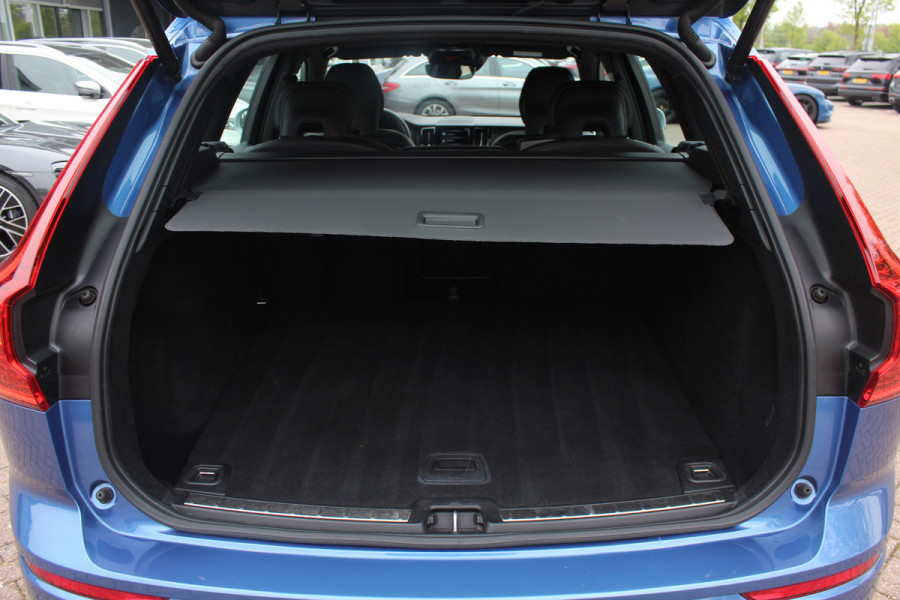 Volvo XC60 2.0 T4 R-Design / 360Camera / Leder&Alcantara / 20'' / Navigatie / Dodehoek / DAB / Cruise Control