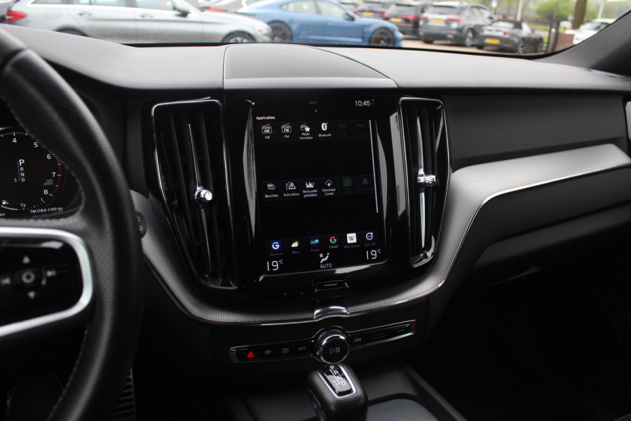 Volvo XC60 2.0 T4 R-Design / 360Camera / Leder&Alcantara / 20'' / Navigatie / Dodehoek / DAB / Cruise Control