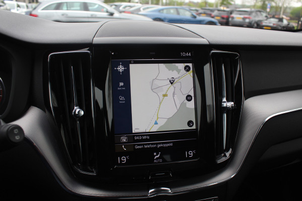Volvo XC60 2.0 T4 R-Design / 360Camera / Leder&Alcantara / 20'' / Navigatie / Dodehoek / DAB / Cruise Control