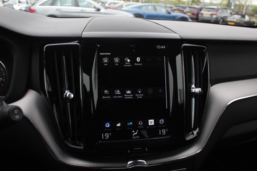 Volvo XC60 2.0 T4 R-Design / 360Camera / Leder&Alcantara / 20'' / Navigatie / Dodehoek / DAB / Cruise Control