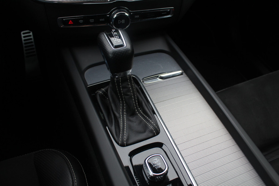 Volvo XC60 2.0 T4 R-Design / 360Camera / Leder&Alcantara / 20'' / Navigatie / Dodehoek / DAB / Cruise Control