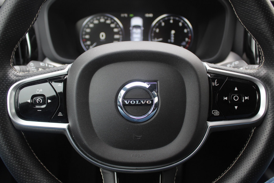 Volvo XC60 2.0 T4 R-Design / 360Camera / Leder&Alcantara / 20'' / Navigatie / Dodehoek / DAB / Cruise Control