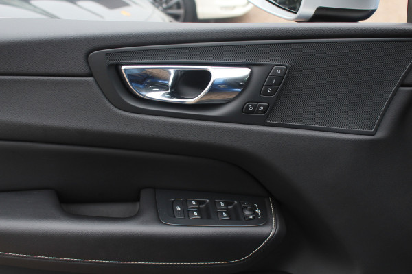 Volvo XC60 2.0 T4 R-Design / 360Camera / Leder&Alcantara / 20'' / Navigatie / Dodehoek / DAB / Cruise Control