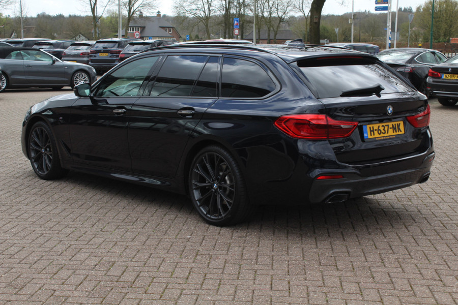 BMW 5 Serie Touring 520d High Exe. M Sport / Panoramadak / Camera / Head-up / 19'' / Leder / Navigatie / Stoelverwarming / Cruise Control
