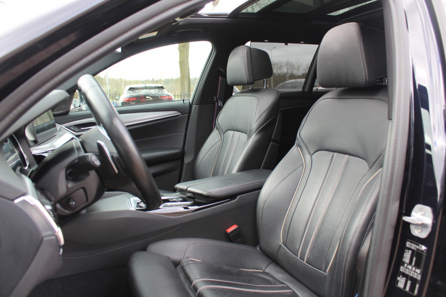 BMW 5 Serie Touring 520d High Exe. M Sport / Panoramadak / Camera / Head-up / 19'' / Leder / Navigatie / Stoelverwarming / Cruise Control