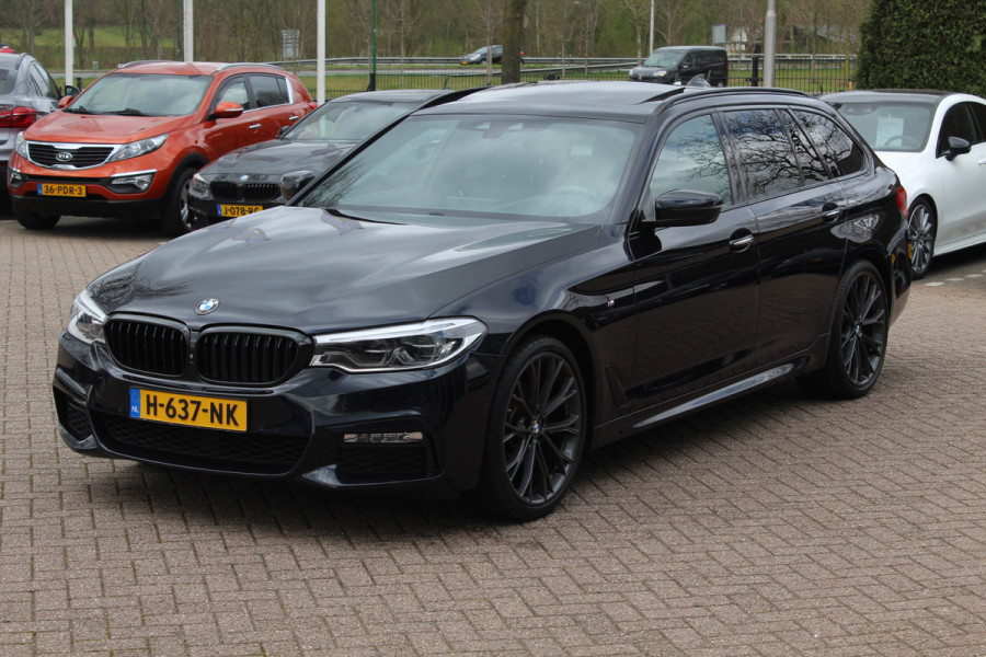BMW 5 Serie Touring 520d High Exe. M Sport / Panoramadak / Camera / Head-up / 19'' / Leder / Navigatie / Stoelverwarming / Cruise Control