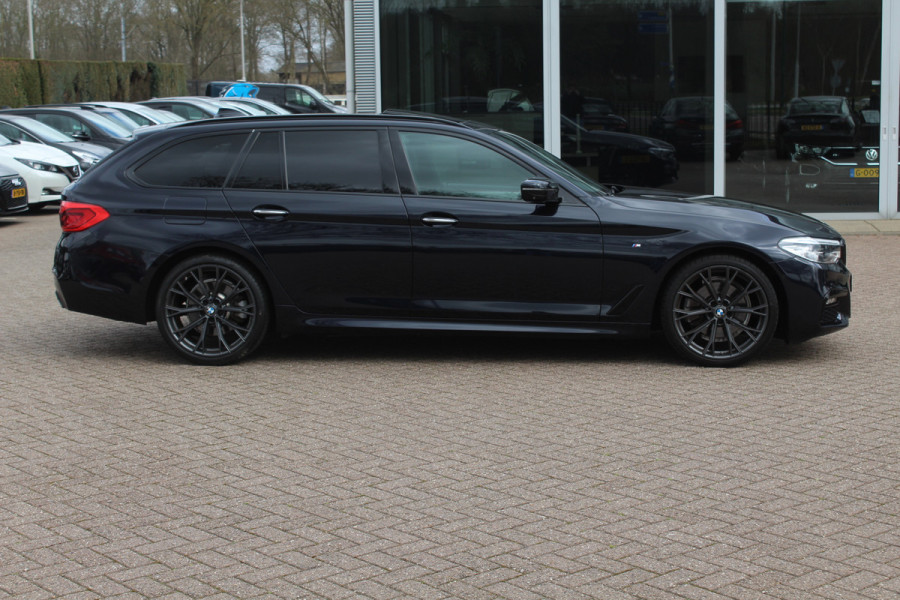 BMW 5 Serie Touring 520d High Exe. M Sport / Panoramadak / Camera / Head-up / 19'' / Leder / Navigatie / Stoelverwarming / Cruise Control