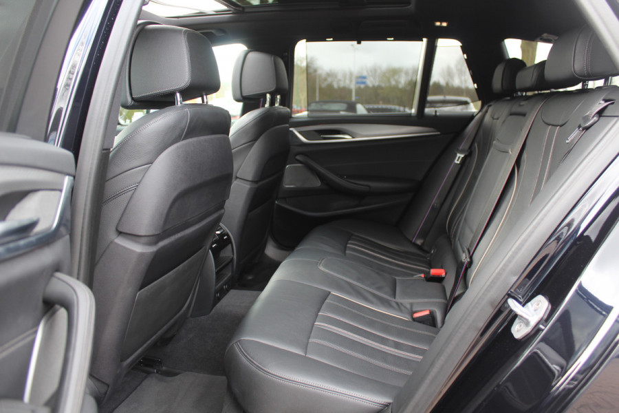 BMW 5 Serie Touring 520d High Exe. M Sport / Panoramadak / Camera / Head-up / 19'' / Leder / Navigatie / Stoelverwarming / Cruise Control