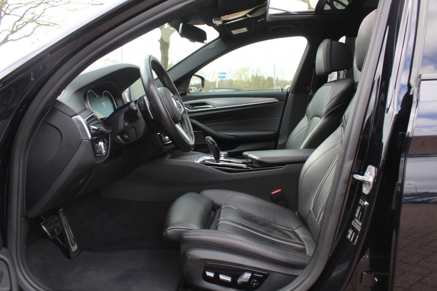 BMW 5 Serie Touring 520d High Exe. M Sport / Panoramadak / Camera / Head-up / 19'' / Leder / Navigatie / Stoelverwarming / Cruise Control