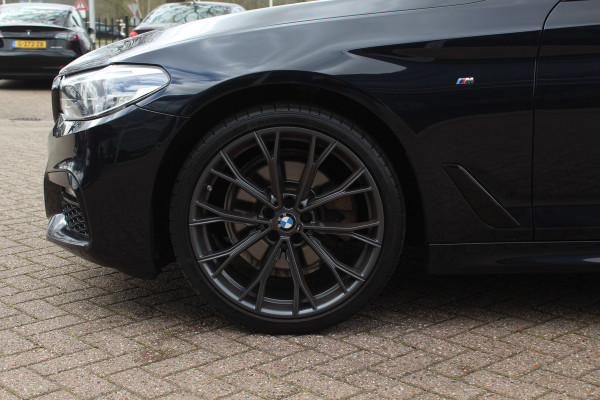 BMW 5 Serie Touring 520d High Exe. M Sport / Panoramadak / Camera / Head-up / 19'' / Leder / Navigatie / Stoelverwarming / Cruise Control