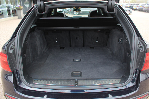 BMW 5 Serie Touring 520d High Exe. M Sport / Panoramadak / Camera / Head-up / 19'' / Leder / Navigatie / Stoelverwarming / Cruise Control