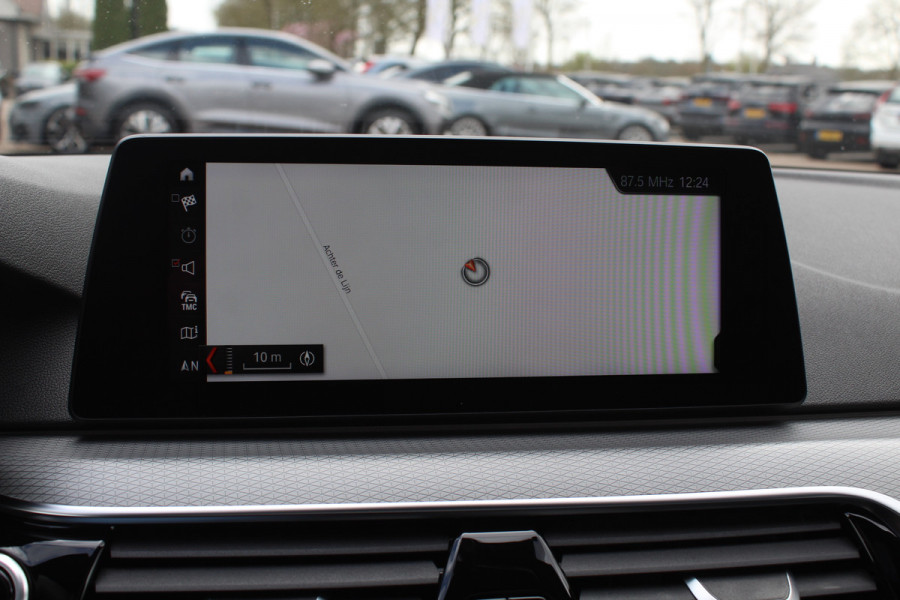 BMW 5 Serie Touring 520d High Exe. M Sport / Panoramadak / Camera / Head-up / 19'' / Leder / Navigatie / Stoelverwarming / Cruise Control