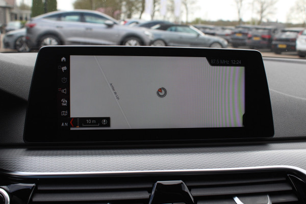 BMW 5 Serie Touring 520d High Exe. M Sport / Panoramadak / Camera / Head-up / 19'' / Leder / Navigatie / Stoelverwarming / Cruise Control