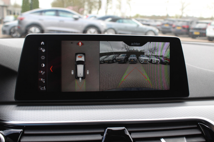 BMW 5 Serie Touring 520d High Exe. M Sport / Panoramadak / Camera / Head-up / 19'' / Leder / Navigatie / Stoelverwarming / Cruise Control
