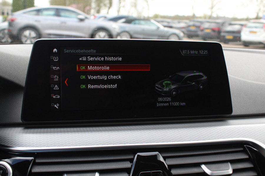 BMW 5 Serie Touring 520d High Exe. M Sport / Panoramadak / Camera / Head-up / 19'' / Leder / Navigatie / Stoelverwarming / Cruise Control