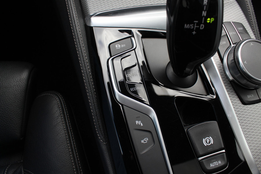BMW 5 Serie Touring 520d High Exe. M Sport / Panoramadak / Camera / Head-up / 19'' / Leder / Navigatie / Stoelverwarming / Cruise Control