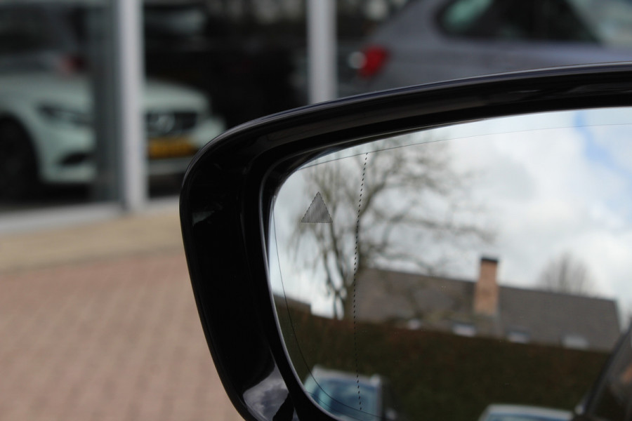 BMW 5 Serie Touring 520d High Exe. M Sport / Panoramadak / Camera / Head-up / 19'' / Leder / Navigatie / Stoelverwarming / Cruise Control