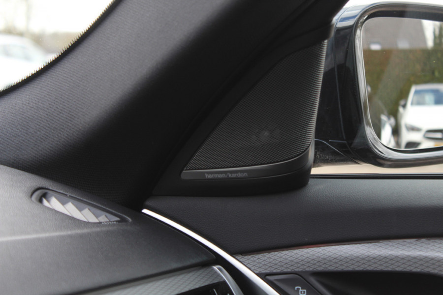 BMW 5 Serie Touring 520d High Exe. M Sport / Panoramadak / Camera / Head-up / 19'' / Leder / Navigatie / Stoelverwarming / Cruise Control