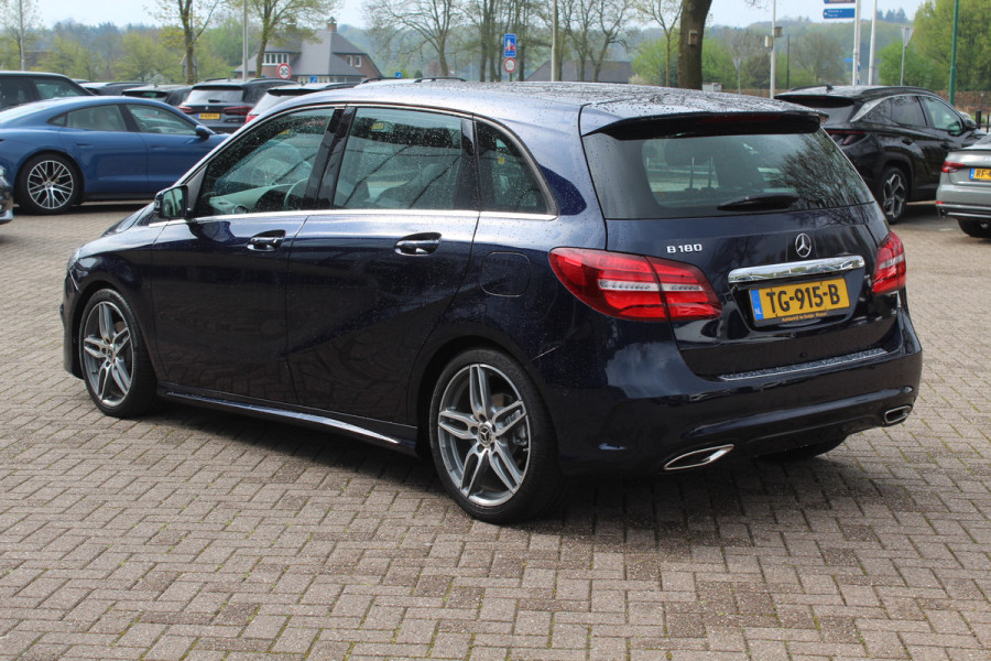 Mercedes-Benz B-Klasse 180 Business Solution AMG Upgrade Edition / Camera / Navigatie / 18'' / Stoelverwarming / Cruise Control