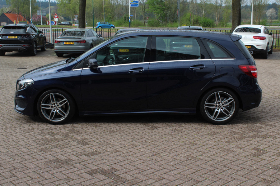 Mercedes-Benz B-Klasse 180 Business Solution AMG Upgrade Edition / Camera / Navigatie / 18'' / Stoelverwarming / Cruise Control