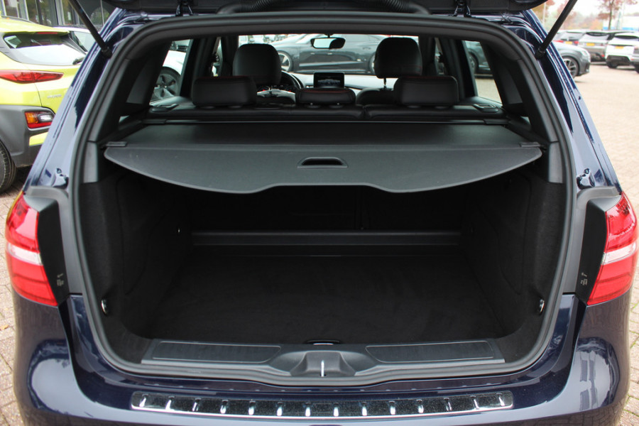 Mercedes-Benz B-Klasse 180 Business Solution AMG Upgrade Edition / Camera / Navigatie / 18'' / Stoelverwarming / Cruise Control